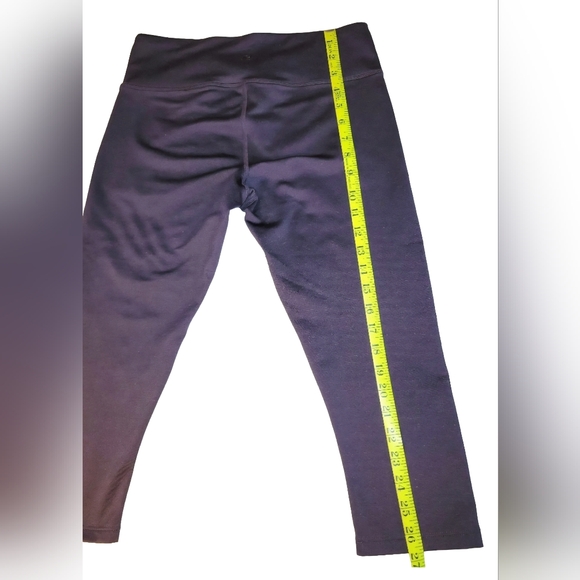 Roadrunner Sports Capri Workout Leggings Plum Size Med - Picture 7 of 8